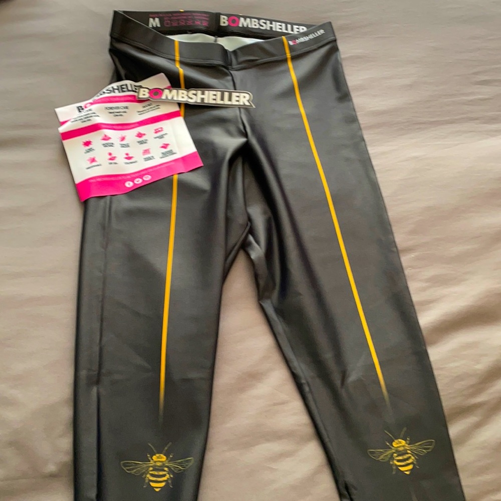 NEW! Bees Knees Black Bombsheller Leggings
